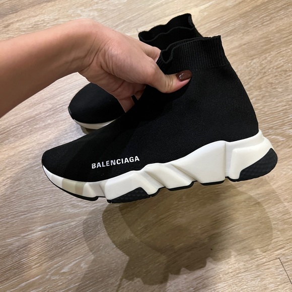 Balenciaga: SPEED RECYCLED KNIT SNEAKER IN BLACK/WHITE - Picture 2 of 10